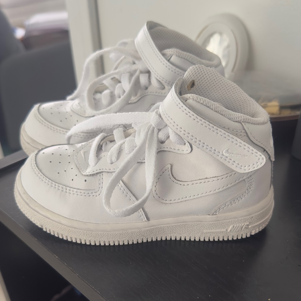 Nike Kids White Unisex Toddler Sneakers Shoes size 9